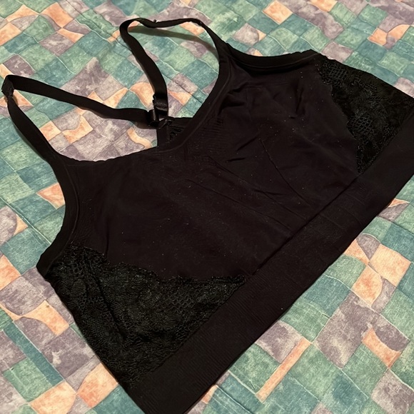 Racerback black lace sports bra - Picture 2 of 7